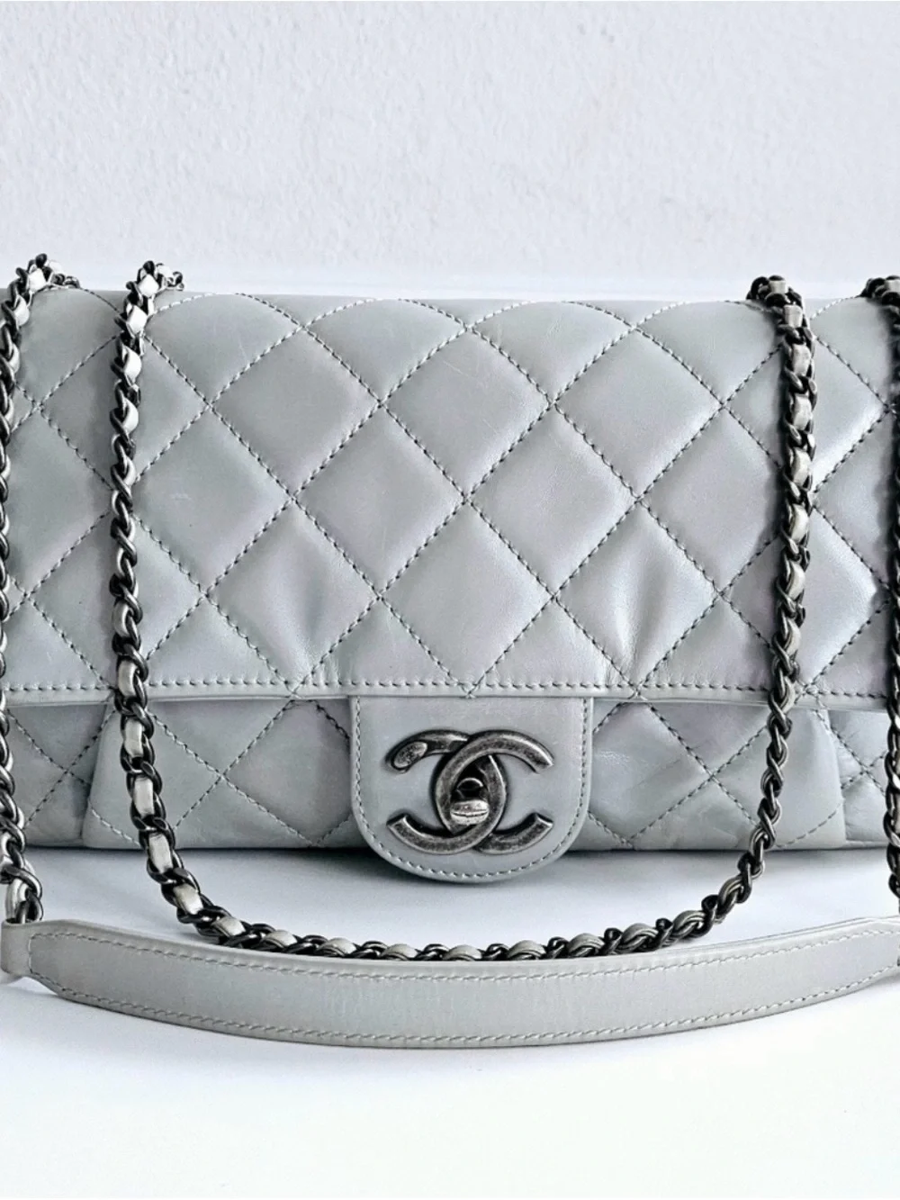CHANEL Quilted Lambskin single flap bag in Light Gray with ruthenium Hardware